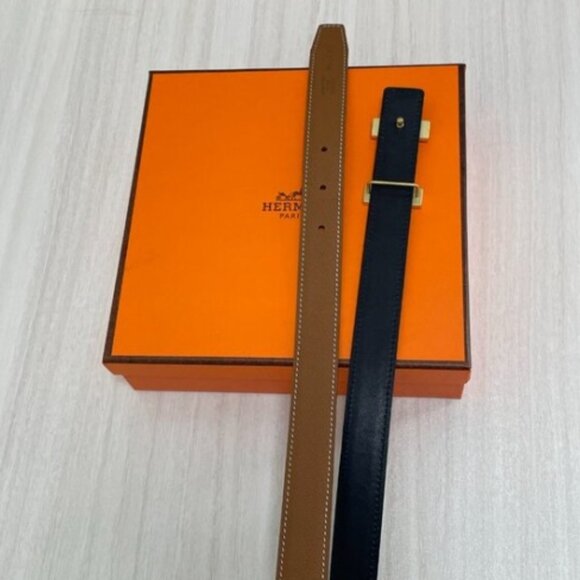 Sophisticated Hermes Belt in Dual Tones - Picture 2 of 5